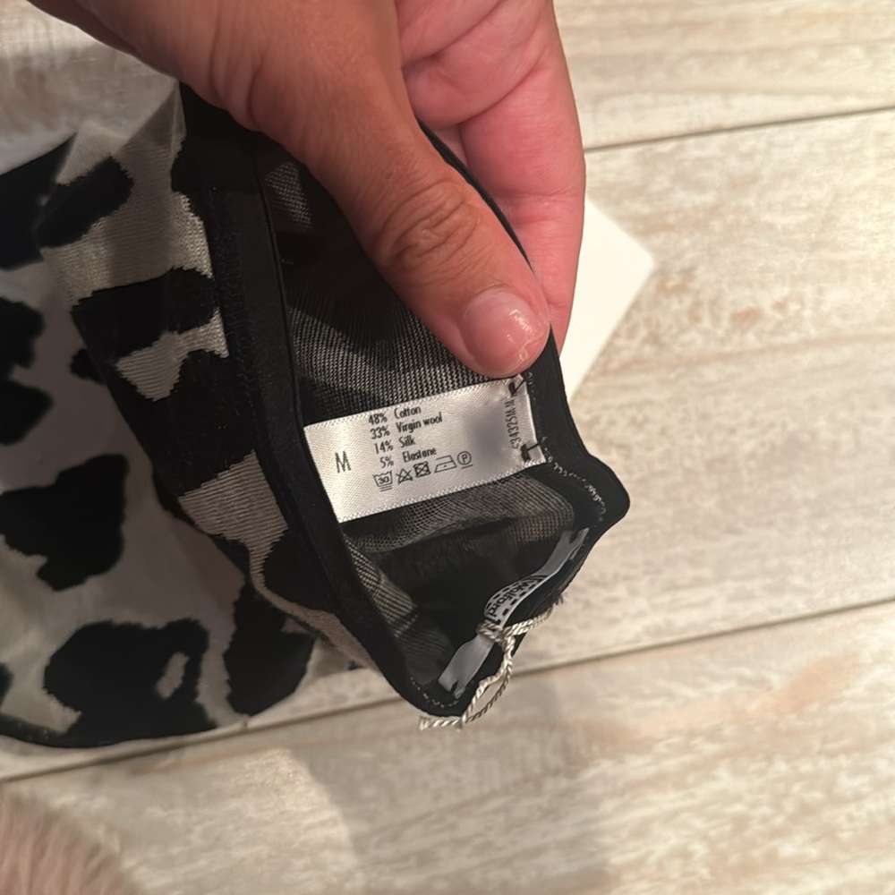 NEW Wolford Leo Gaiters size Medium Wool Blend - Picture 7 of 7